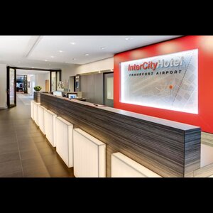 IntercityHotel Amsterdam Airport image 3