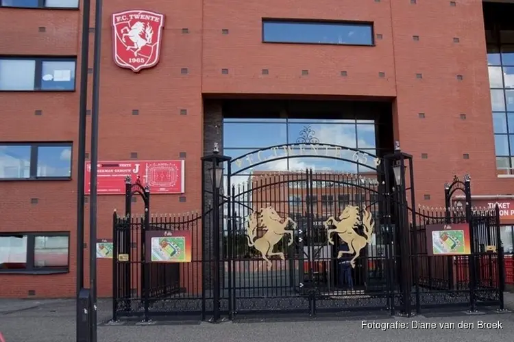 FC Twente te sterk voor ADO Den Haag, Weghorst scoort nu wel vanaf de stip