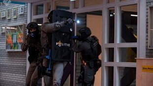 Realistische anti-terrorisme oefening in Amerikaanse school in Wassenaar