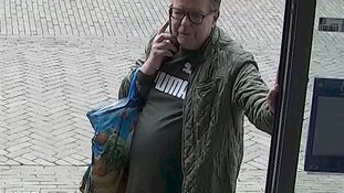 Gezocht: Diefstal goederen uit parfumeriewinkel