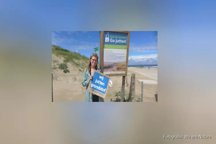 Viering drie jaar Grondstofjutters voor een schoner Wassenaars strand tijdens World Cleanup Day