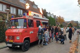 Hugo de Grootstraat in Wassenaar viert pittig feestje