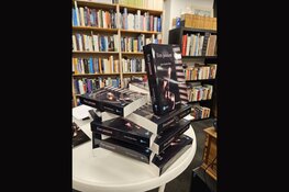 Enorme opkomst bij lancering ‘Een passant’ van Sacha Bem in Leiden