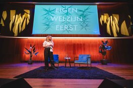 Eigen welzijn eerst: Theateravond met Roxane van Iperen