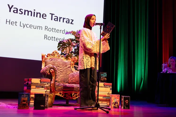 Yasmine Tarraz uit Rotterdam is de beste voorlezende brugklasser van Zuid-Holland!