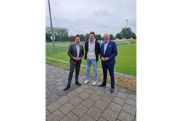 Staatssecretaris Karremans bezoekt voetbalvereniging Blauw-Zwart: bezoek onderstreept belang van sport en samenwerking